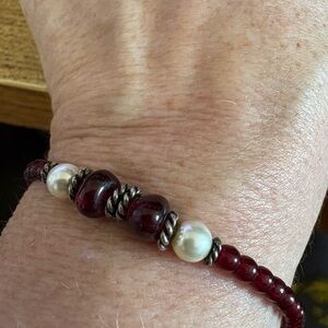B65 Garnet Bead and Glass Pearl Bracelet